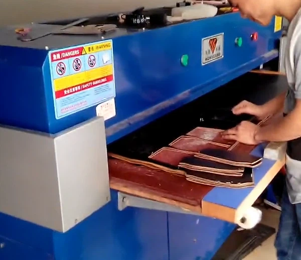 Màquina de tall de cuir